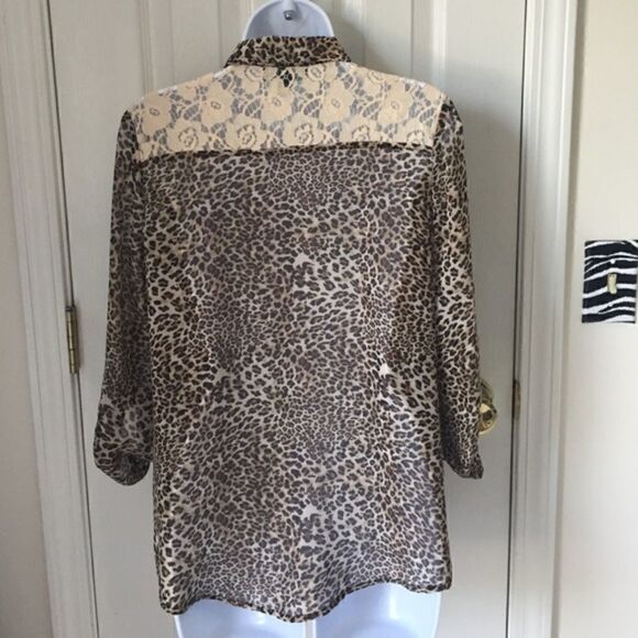 Button down Leopard blouse - Picture 2 of 3